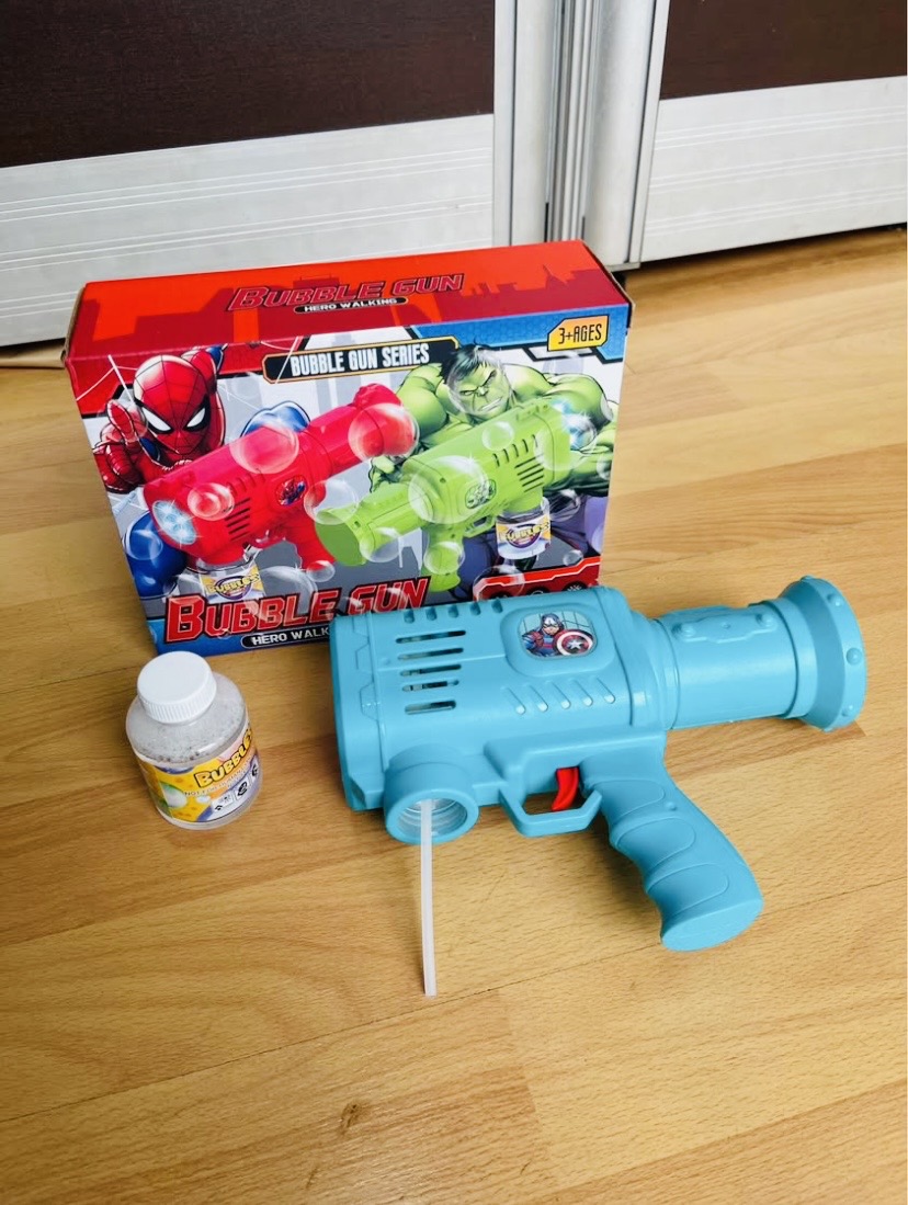 Bubble Gun Machine  Offer Price 1100 /- 🔥🔥🔥   💥 විශේෂාංග:  • සුපිරි හීරෝ ආකෘති (Spiderman / Hulk) 🦸‍♂️  • භාවිතයට ඉතා පහසුය – එක බොත්තමක් මඟින් ක්‍රියාකරයි  • බබල් ද්‍රව බෝතලය එක්ව ඇත  • තද හා ආරක්ෂිත ප්ලාස්ටික් නිරමාණය  • දරුවන්ට ව්‍යායාම හා අත්දැකීම් ලබාදෙන ක්‍රීඩාවනයක්  • උපහාරයක් ලෙසද සුදුසුය 🎁  ඔබේ දරුවාට සතුටෙන් පිරුණු දවසක් ලබාදෙන්න – Bubble Gun Hero Series එකත් සමඟ!